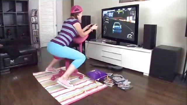 Lizzie Tucker fucked while playing console game