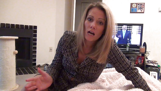 Mommy gives Pantyhose Footjob and BJ